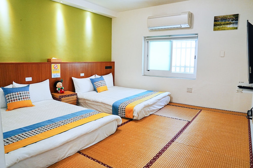 Family Room, Multiple Beds photo 1