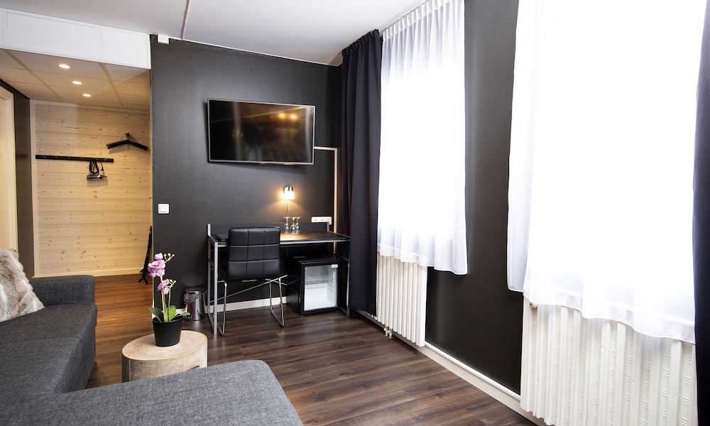 Superior Room, 1 King Bed, Non Smoking photo 2