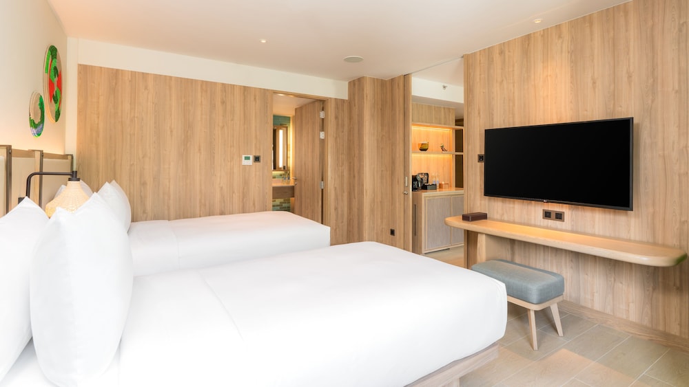 Suite, 2 Bedrooms (Playground View) - Photo 1