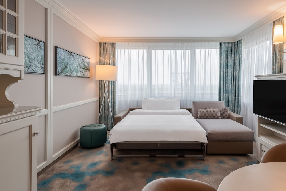 Junior Suite, 1 King Bed with Sofa bed - Photo 6