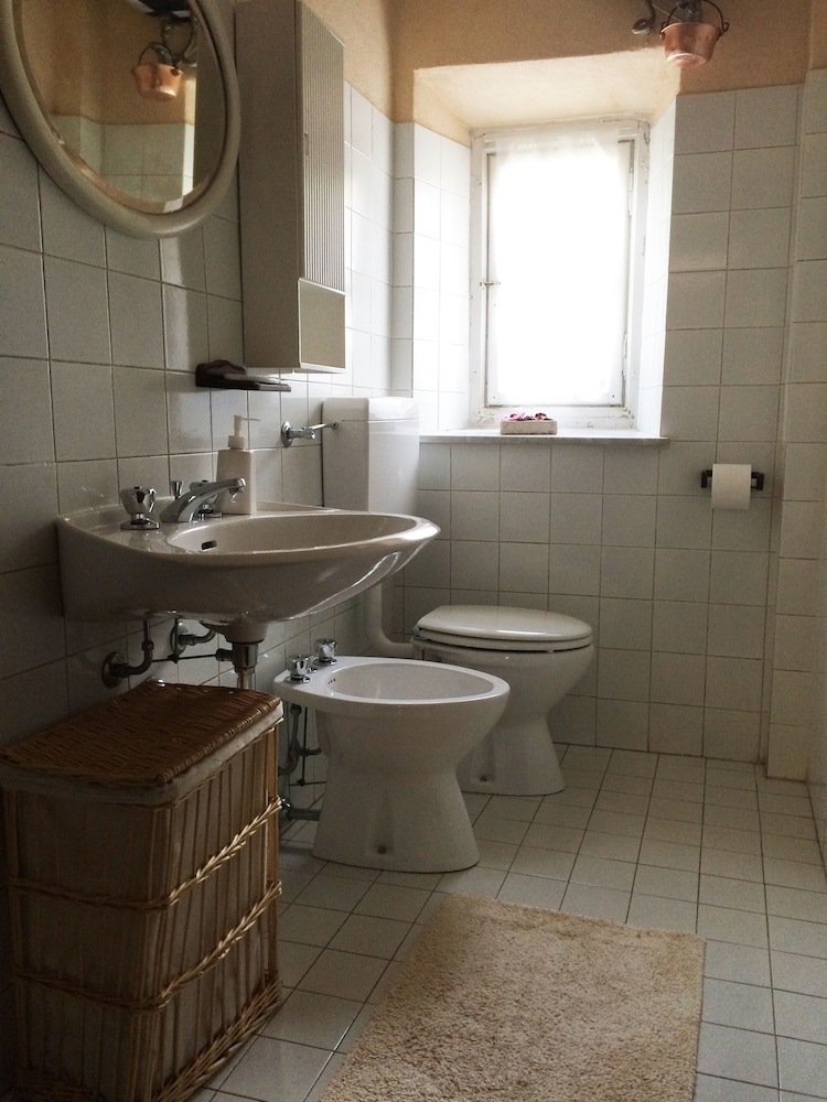 Double Room, Private Bathroom (External Shared Shower) photo 2