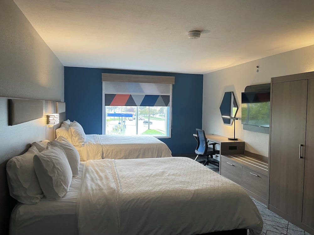 Standard Room, 2 Queen Beds, Jetted Tub - Photo 5