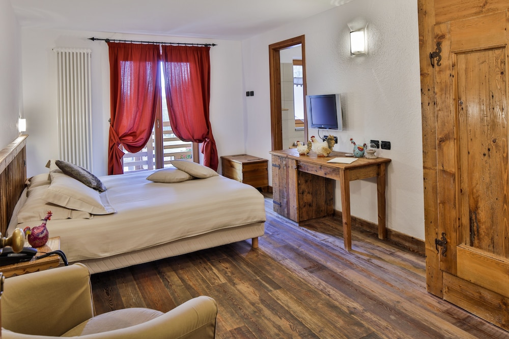Panoramic Double or Twin Room photo 3
