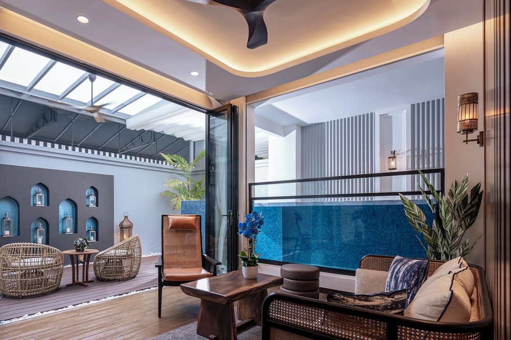 Iris Pool Suite photo 2