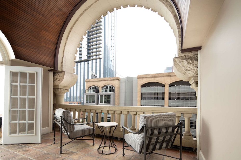 Room, 2 Queen Beds, City View - Photo 12