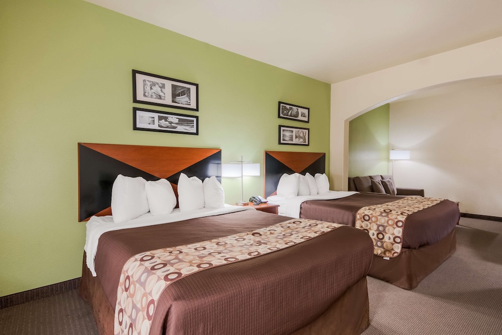 Suite, Multiple Beds, Non Smoking, Refrigerator & Microwave (With Sofabed) - Photo 2