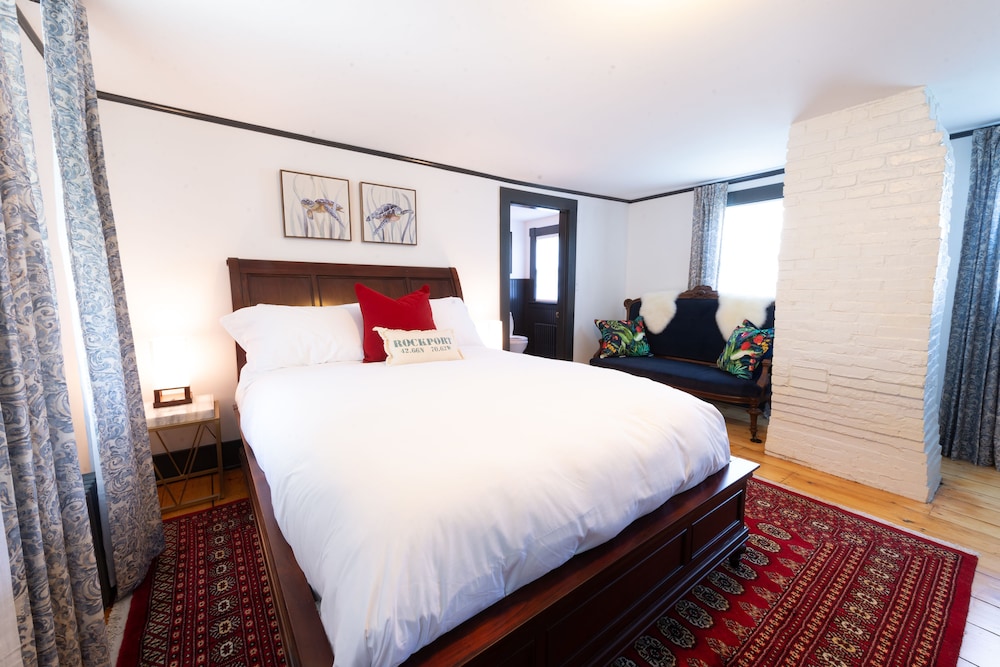 Executive Room (Lost Sailor)