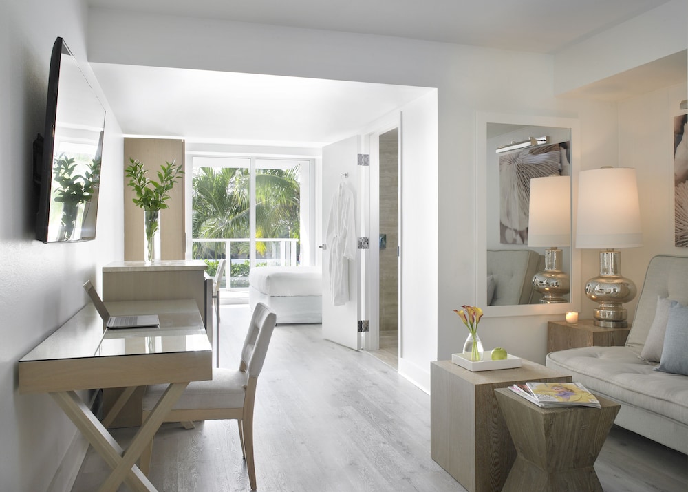 Room, 1 Queen Bed, Accessible (Pool View Queen ADA)