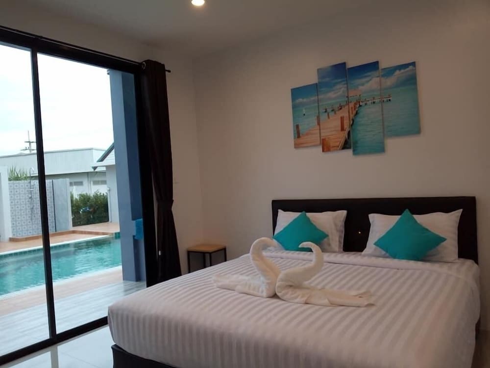 Deluxe Double Room with Pool Access photo 3