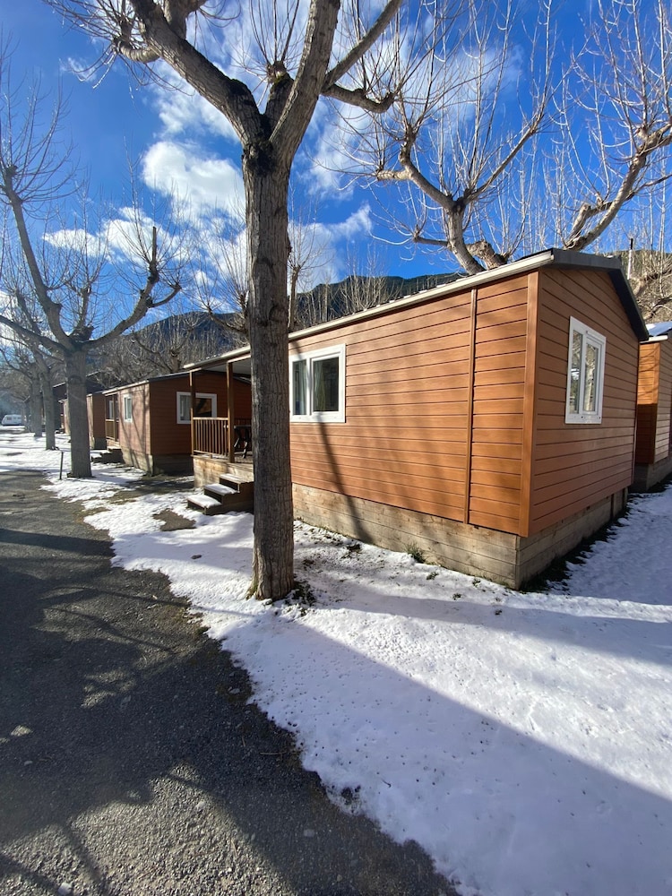 Basic Mobile Home, 2 Bedrooms (4 pax)