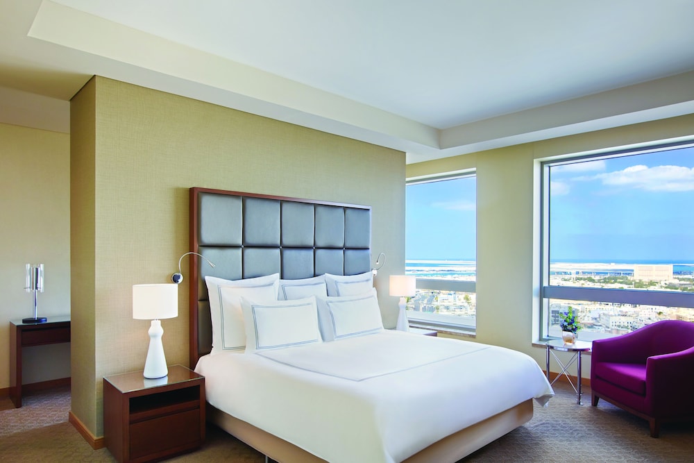 Suite, 1 Double Bed, Corner thumbnail 6