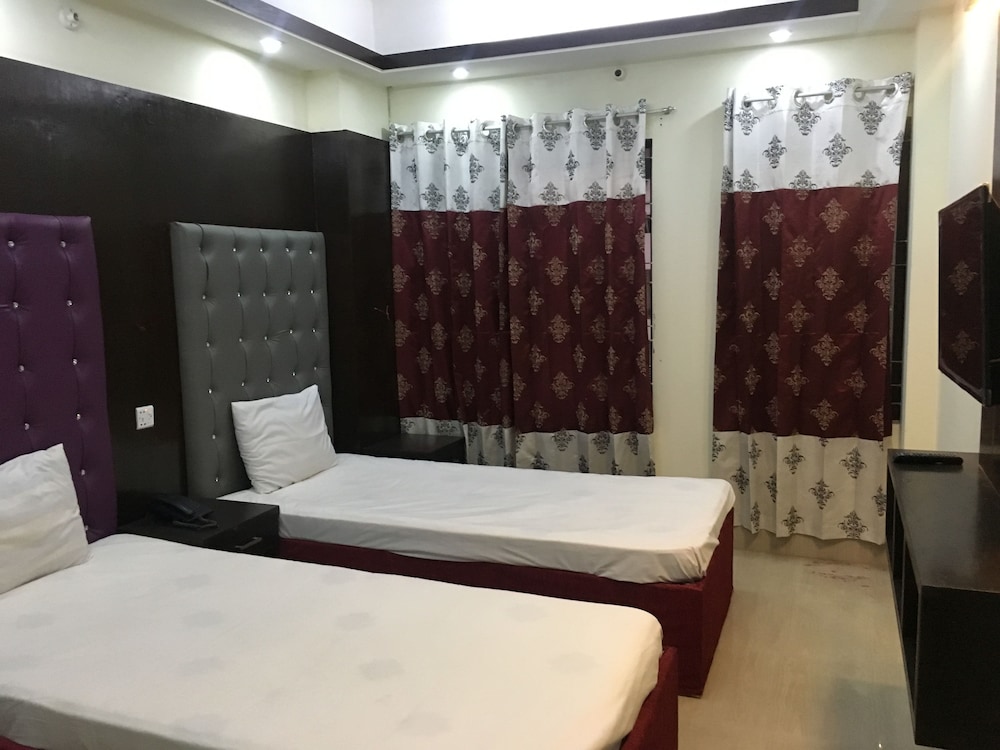 Classic Double or Twin Room, 1 Bedroom, Accessible, City View photo 3