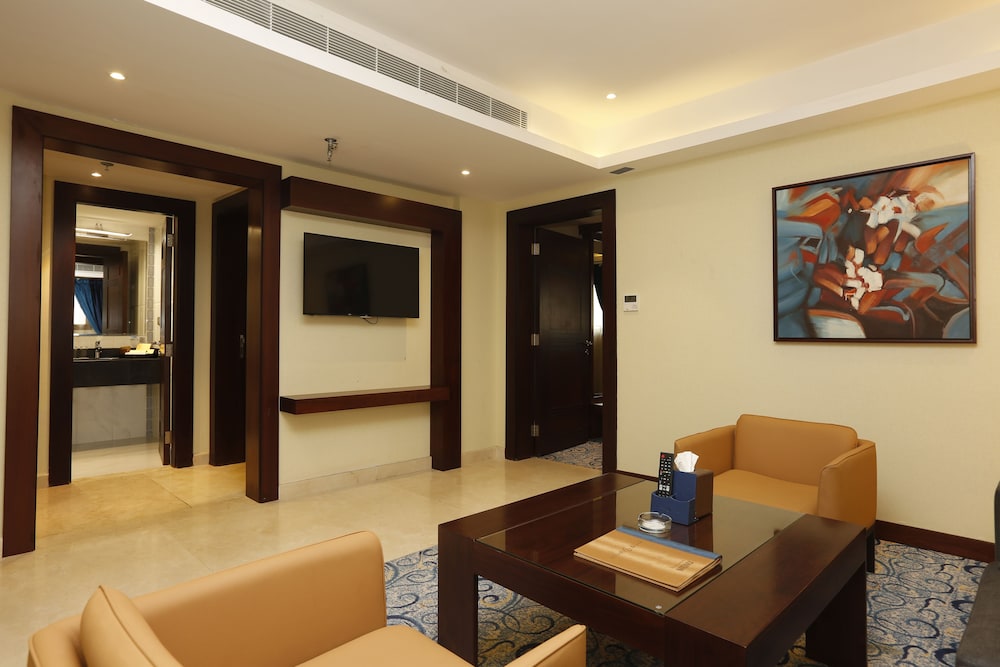 Royal Suite photo 2