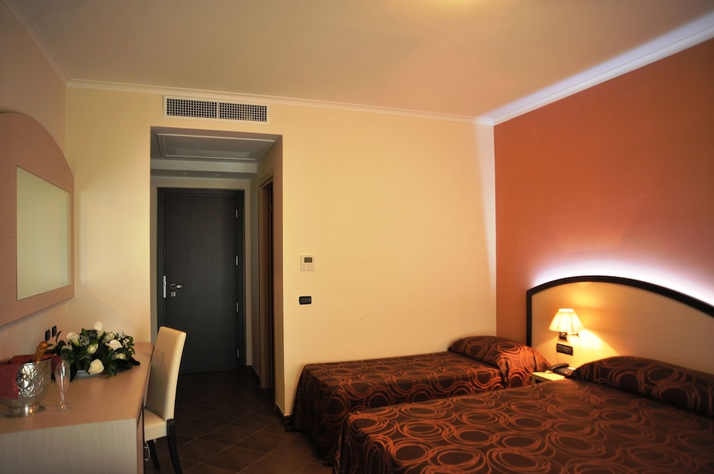 Triple Room - Photo 1