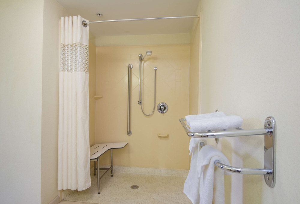 Room, 1 King Bed, Accessible, Non Smoking - Photo 2