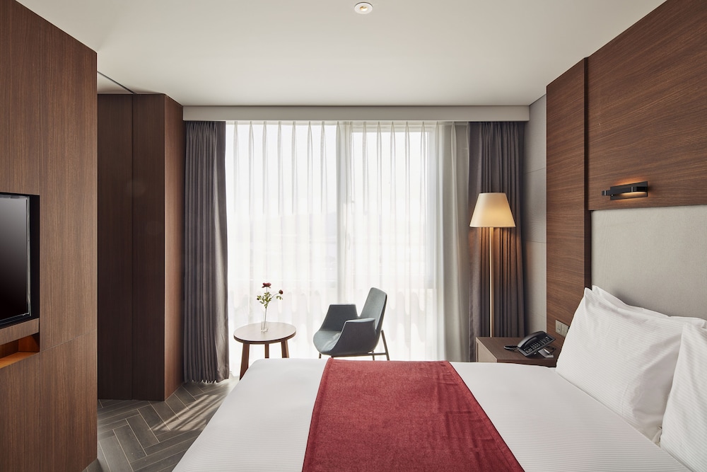 Junior Suite, Multiple Beds, Non Smoking - Photo 8