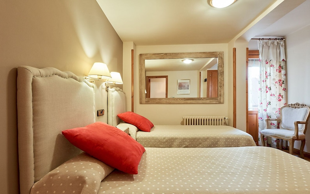 Basic Twin Room, Balcony (Exterior)