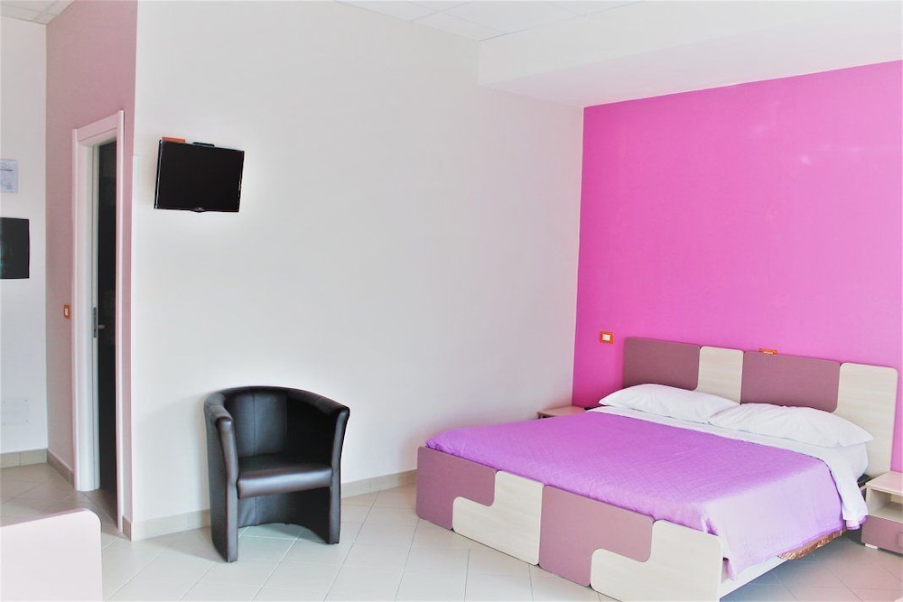 Classic Quadruple Room, Accessible photo 2