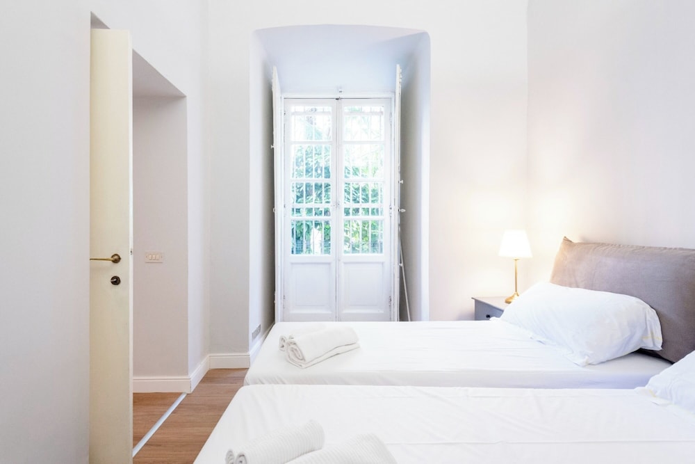 Family Apartment, Multiple Bedrooms (Elegance - Historic Center) photo 2