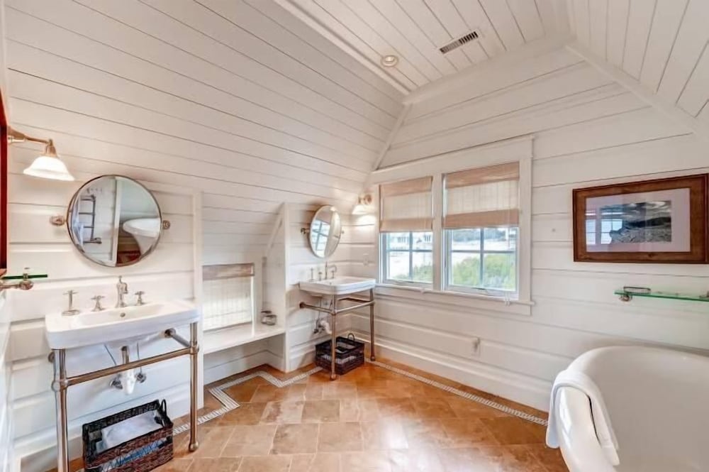 Family House, 4 Bedrooms, Ocean View, Sea Facing photo 3