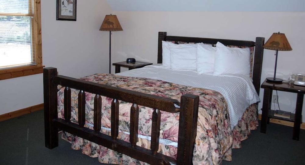 Room, Private Bathroom (Riverview Room)