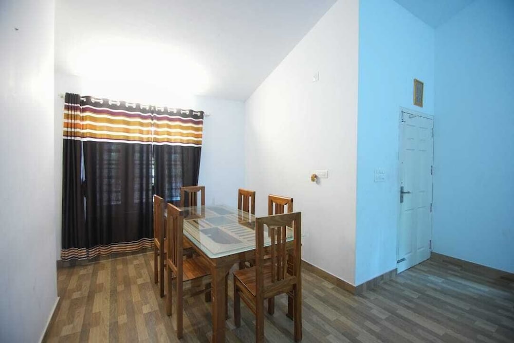 Basic Apartment photo 2