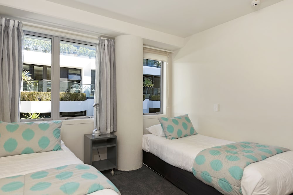 Premium Apartment, 3 Bedrooms, 2 Bathrooms, Corner photo 1