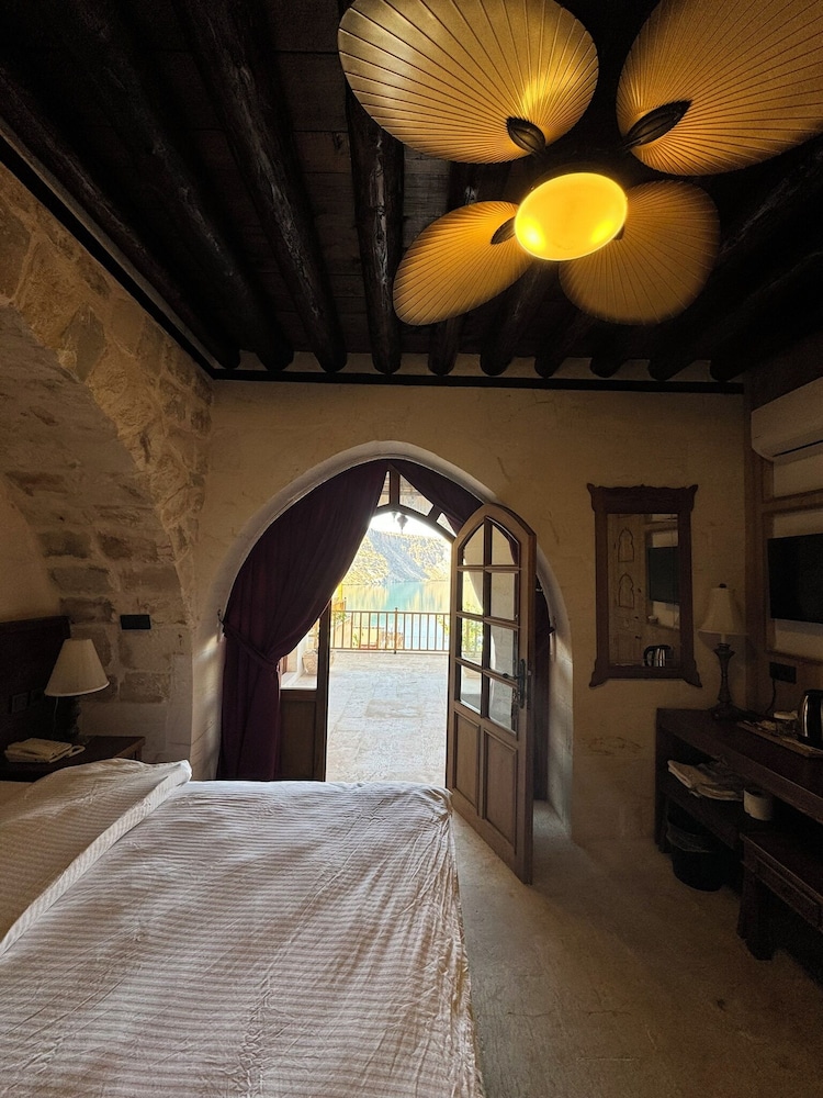 Double Room, Patio, Mountain View photo 3