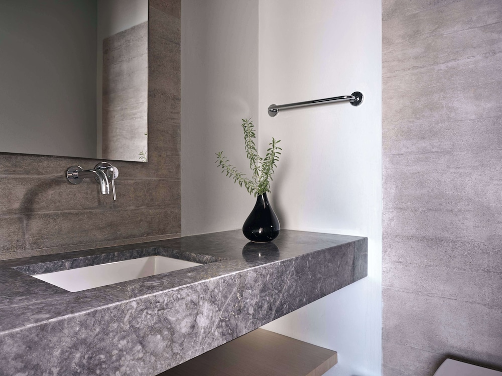 Junior Suite (Sapphire Zen Suite with private pool) thumbnail 6