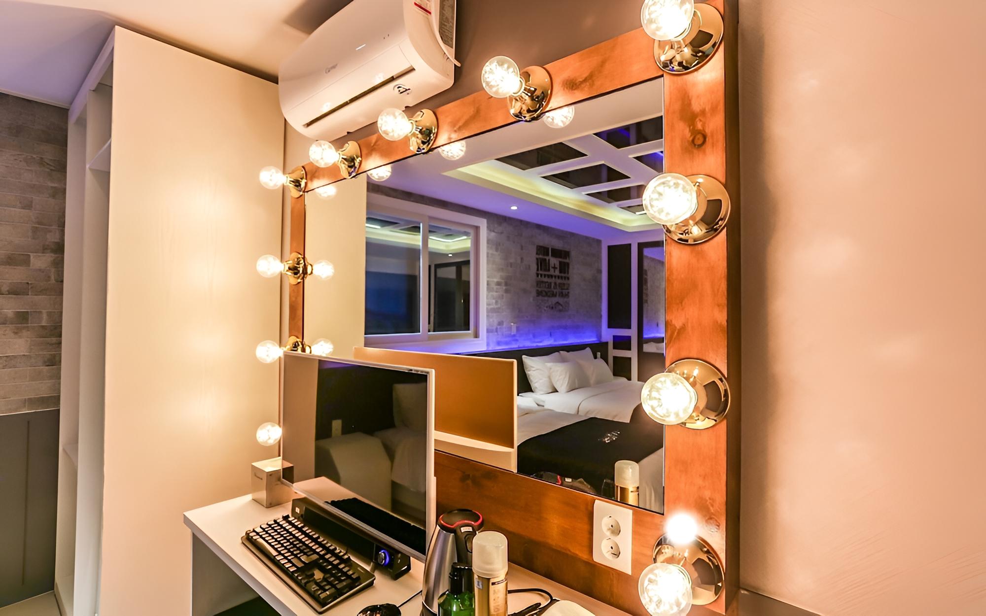 Room (Suite) - Photo 6