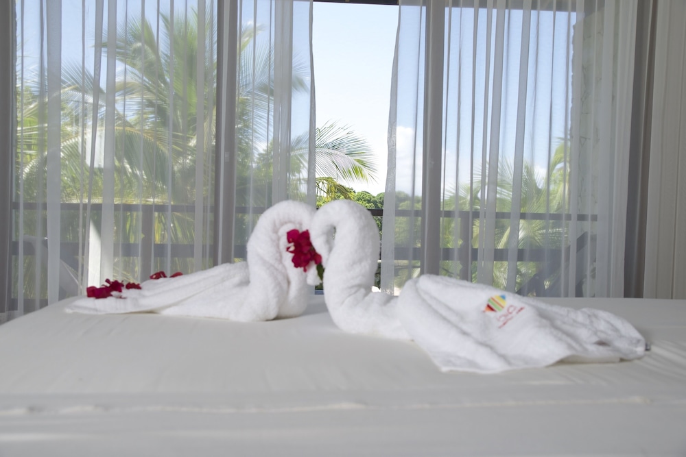 Standard Double Room, 1 King Bed, Non Smoking, Pool View photo 3