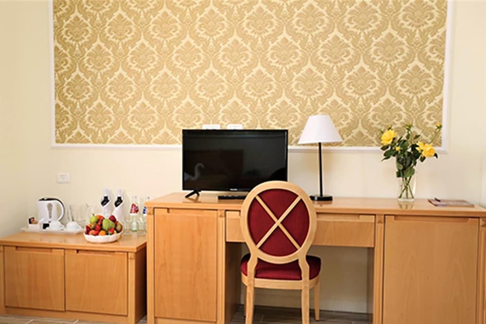 Classic Double Room, Multiple Beds, Non Smoking