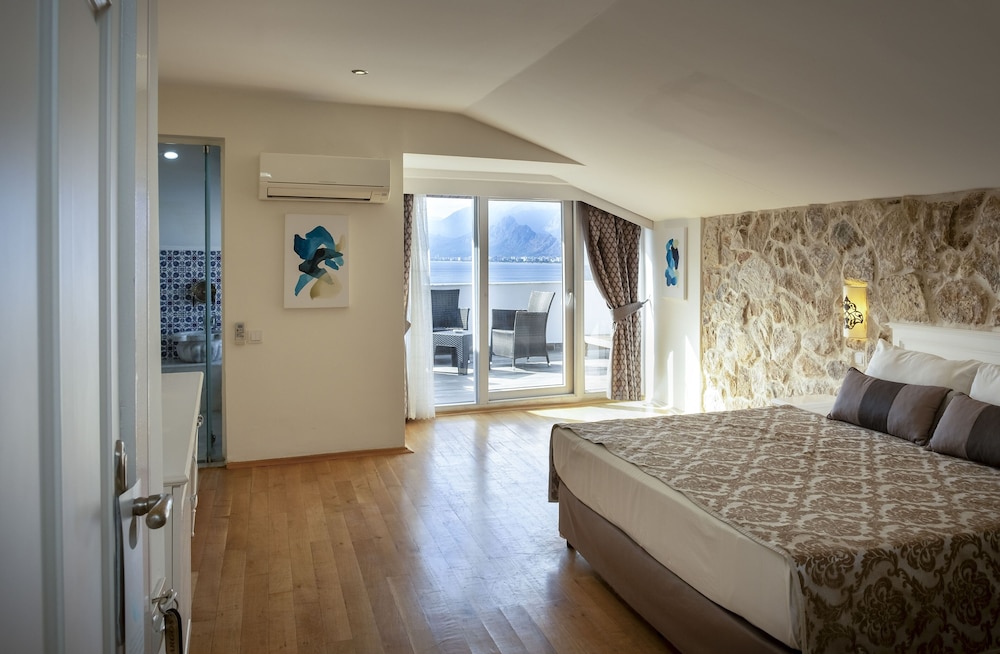 Romantic Room, 1 Bedroom, Terrace, Sea View photo 1