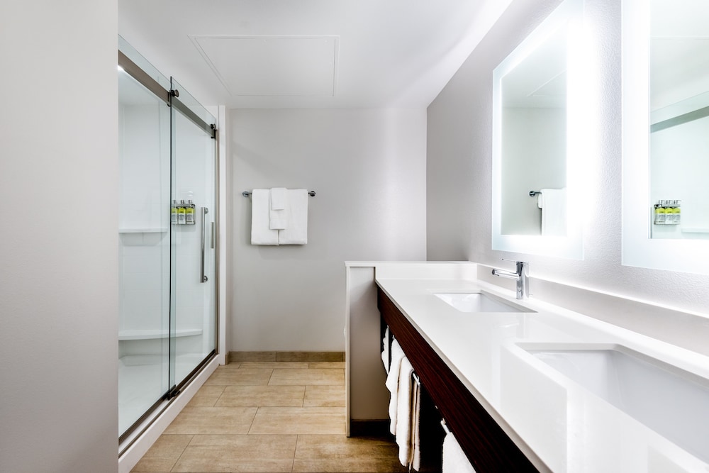 Standard Room, 1 King Bed (Extra Floor Space)