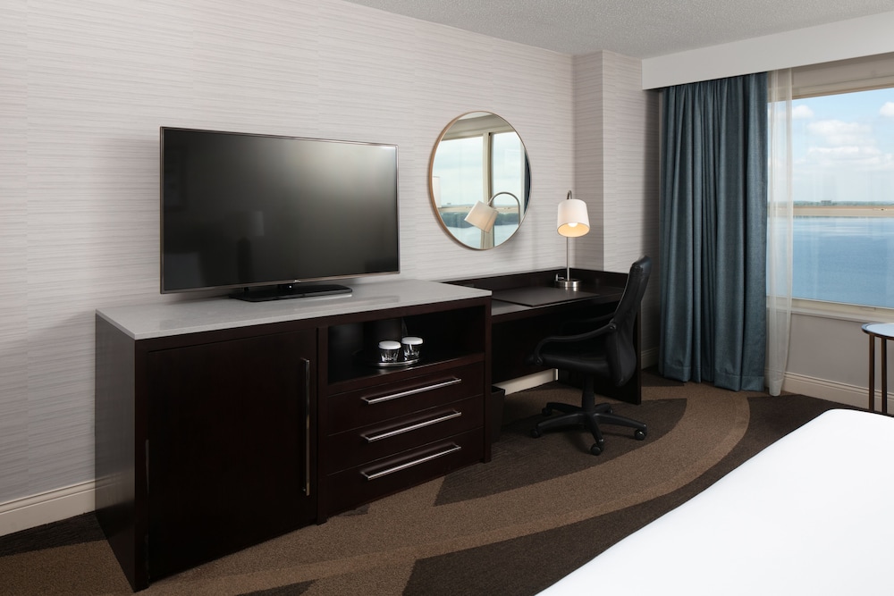 Deluxe Room, 2 Queen Beds (Roll-In Shower) photo 3