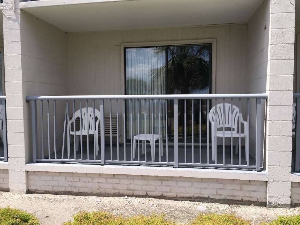Oceanfront Queen photo 3