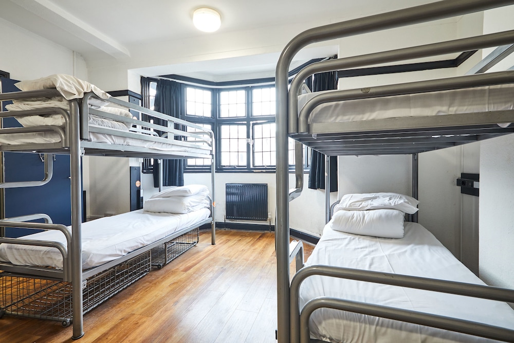 Private 8 Bed Dorm photo 2