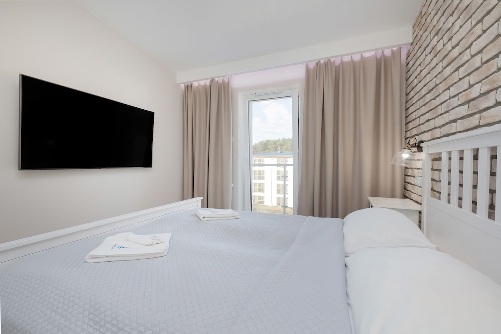 Apartment, 2 Bedrooms, Balcony, Beachside