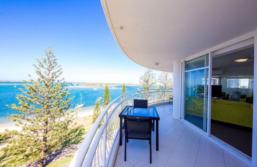 2 Bedroom Spa Waterfront Deluxe photo 2