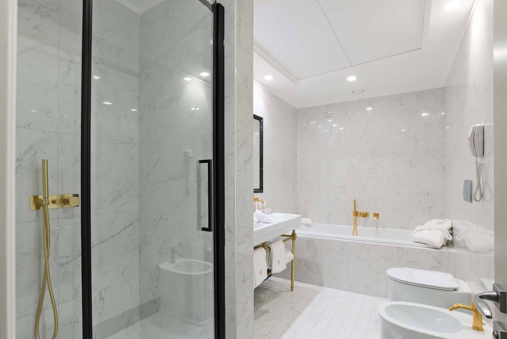 Luxury Suite photo 2