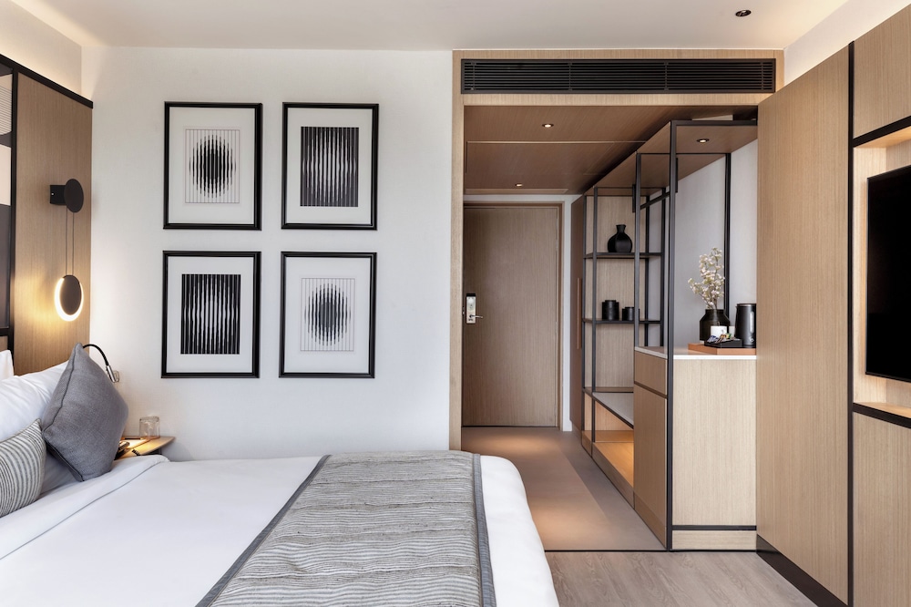 Suite - Photo 14