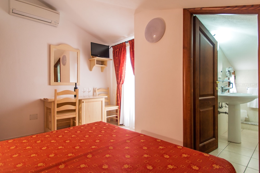 Double Room Single Use - Photo 7