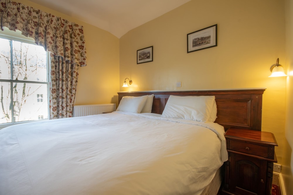Double or Twin Room (32 steps to Second Floor, Room 7)