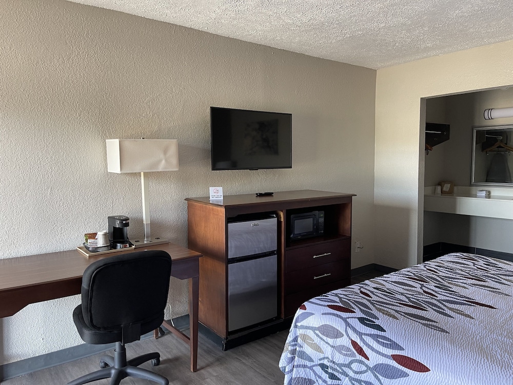 Superior Room, 1 King Bed, Non Smoking photo 3