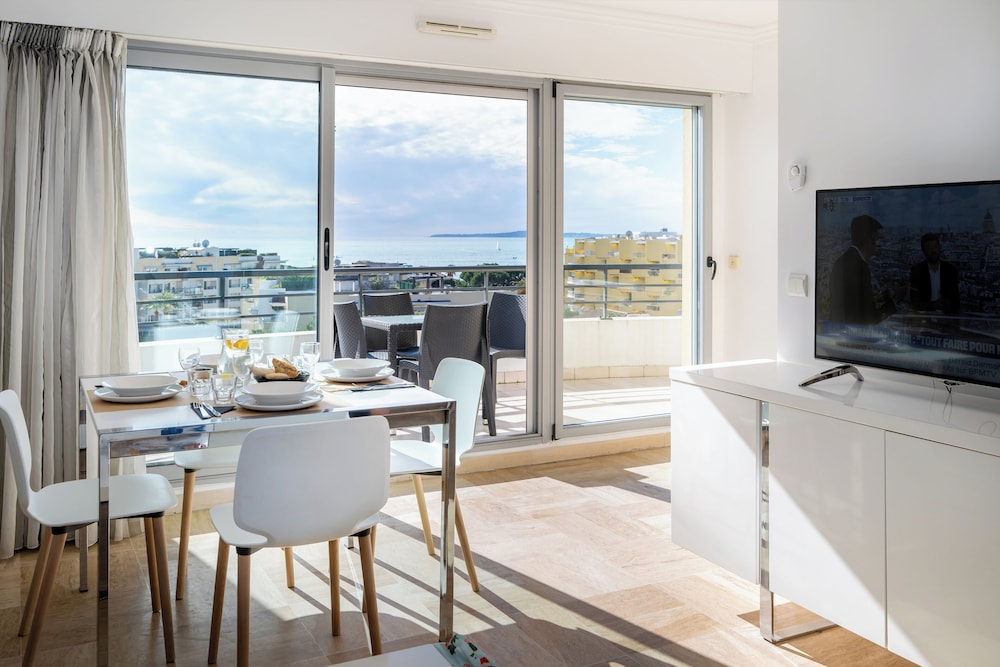 Premium Apartment, 1 Bedroom, Pool View photo 3