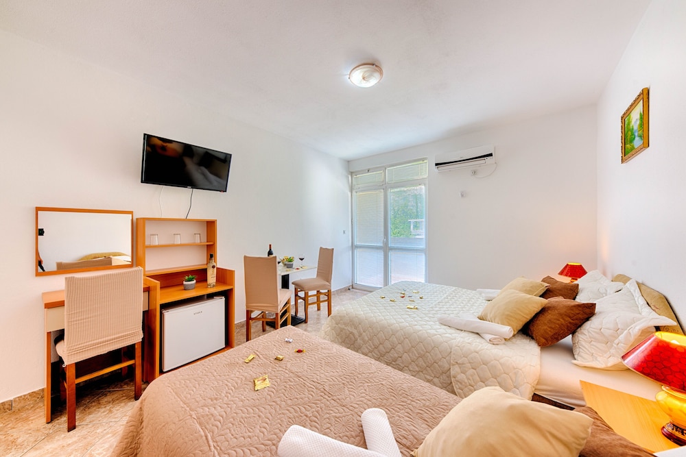 Superior Triple Room photo 2