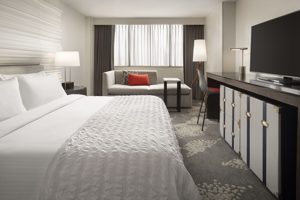 Classic Room, 1 King Bed (Mobility Accessible, Roll-in Shower) - Photo 3