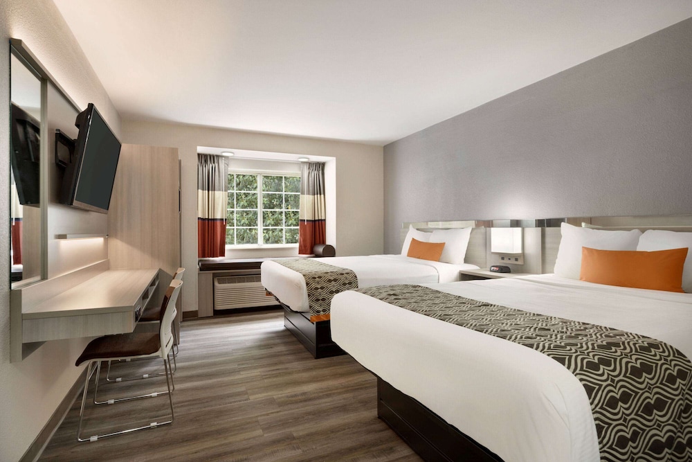 Room, 2 Queen Beds, Non Smoking - Photo 1