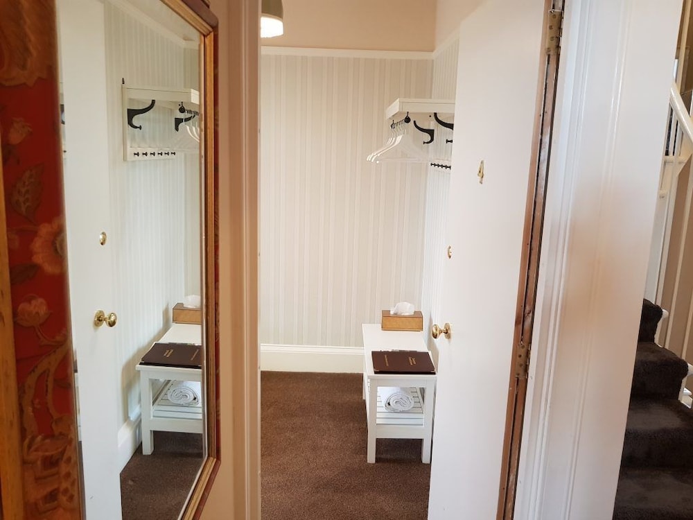 Single Room, Shower photo 2