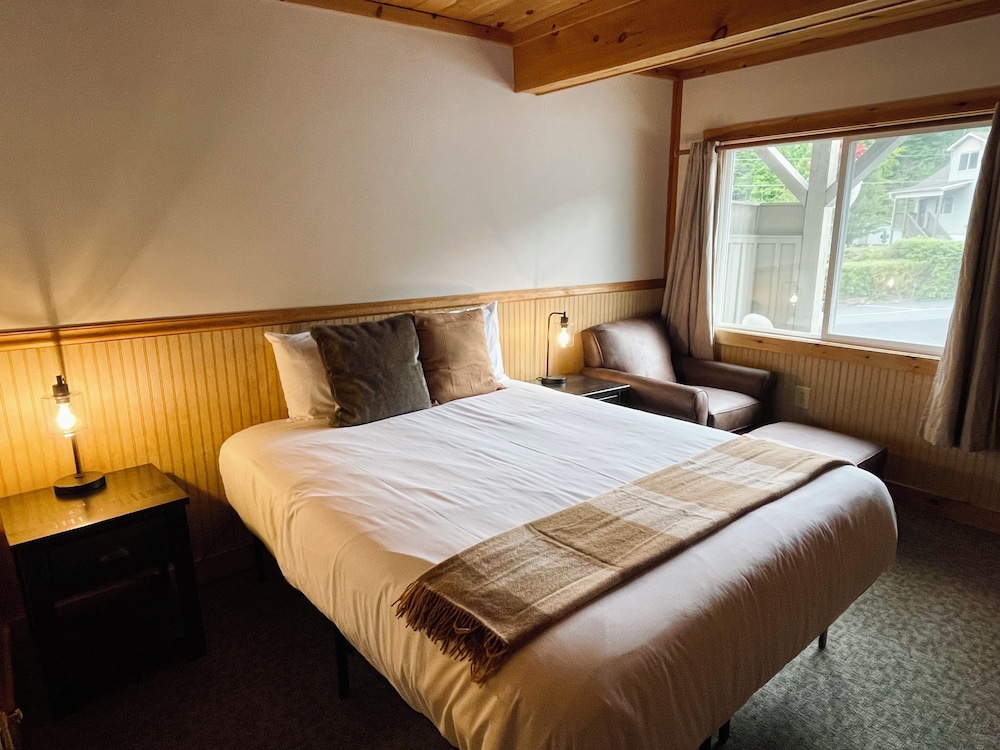 Standard Room, 1 Queen Bed photo 2